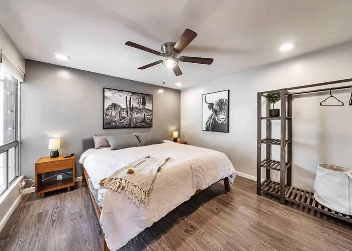 Walk To Old Town Apartment Scottsdale